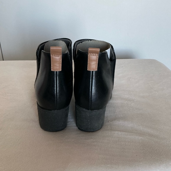 Pre-loved Dr. Scholl’s Women's London Block Heel Bootie in Black - Picture 7 of 8